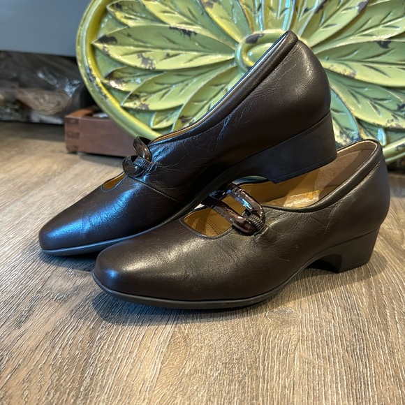 Ginza Yoshinoya Vintage Brown Leather Pumps - Picture 1 of 8